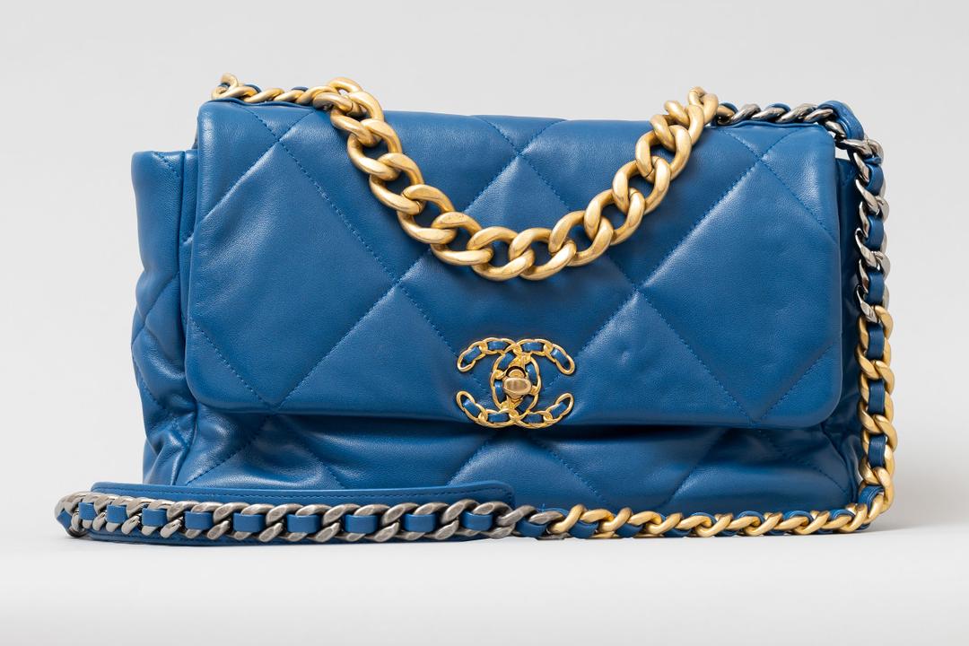 Chanel - Chanel 19