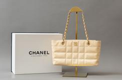 Chanel - Chocolate Bar Chain Shoulder Bag - Photo 4